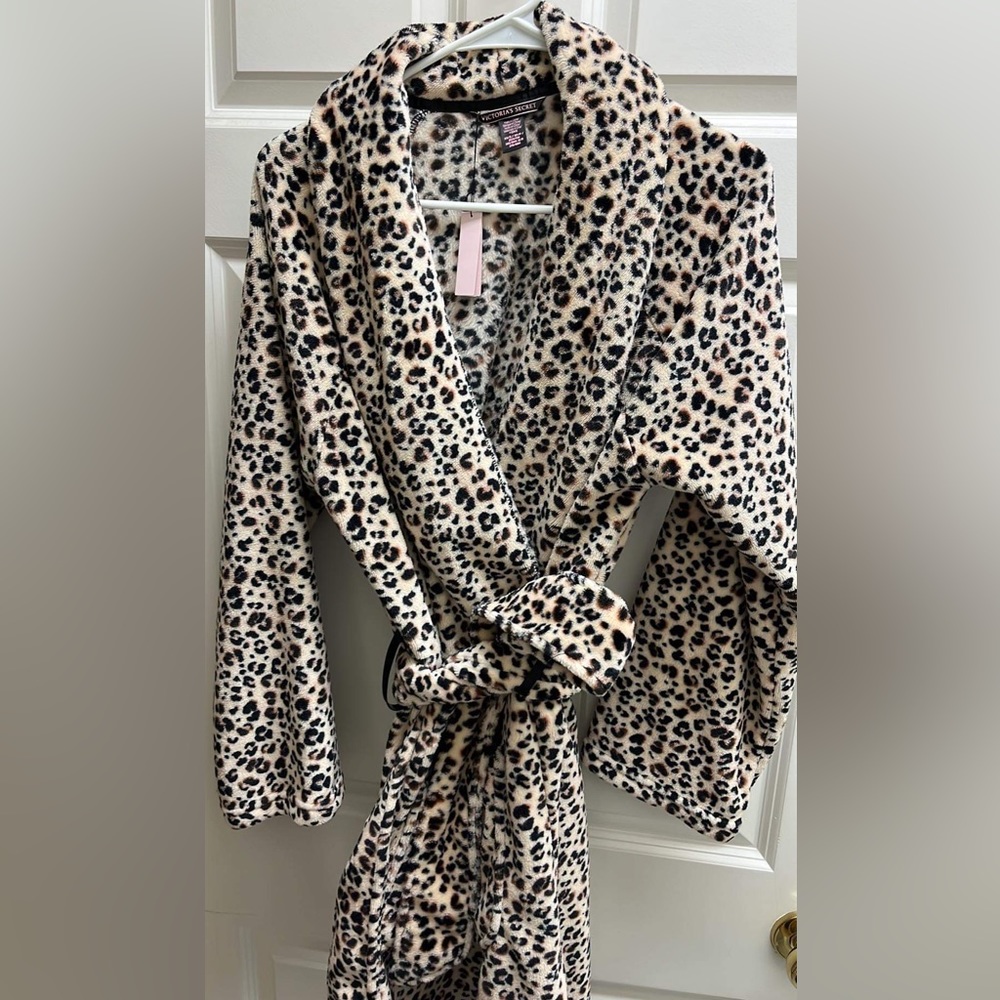 Brand New with tags Victoria’s Secret Robe XS leopard print